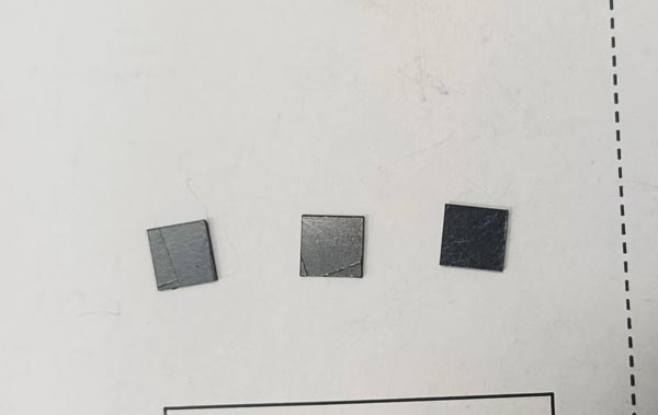 石墨片用什么切割呢？精密激光切割機！(圖1)